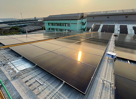 Installazione del sistema solare da 670kW sul tetto metallico in Thailandia